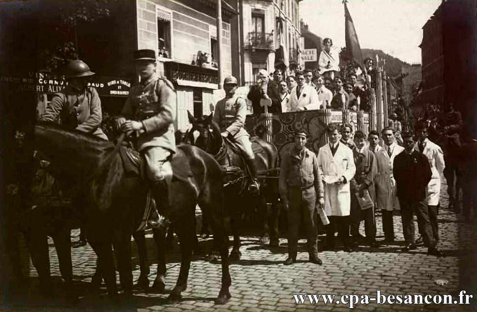 BESANÇON - Place Flore - Cavalcade au profit de la Maison des Étudiants et des Sinistrés des Chaprais - 20 mai 1928 - VIIe Foire exposition comtoise.